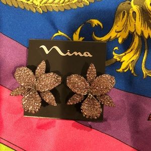 Nina Swarovski crystal flower earrings NWT 💎